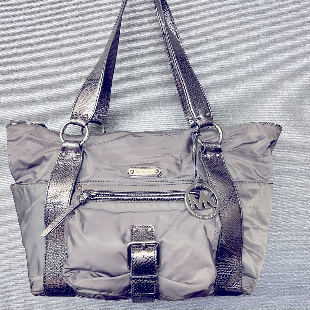 Michael Kors Shoulder Bag. Silver/Gun Metal